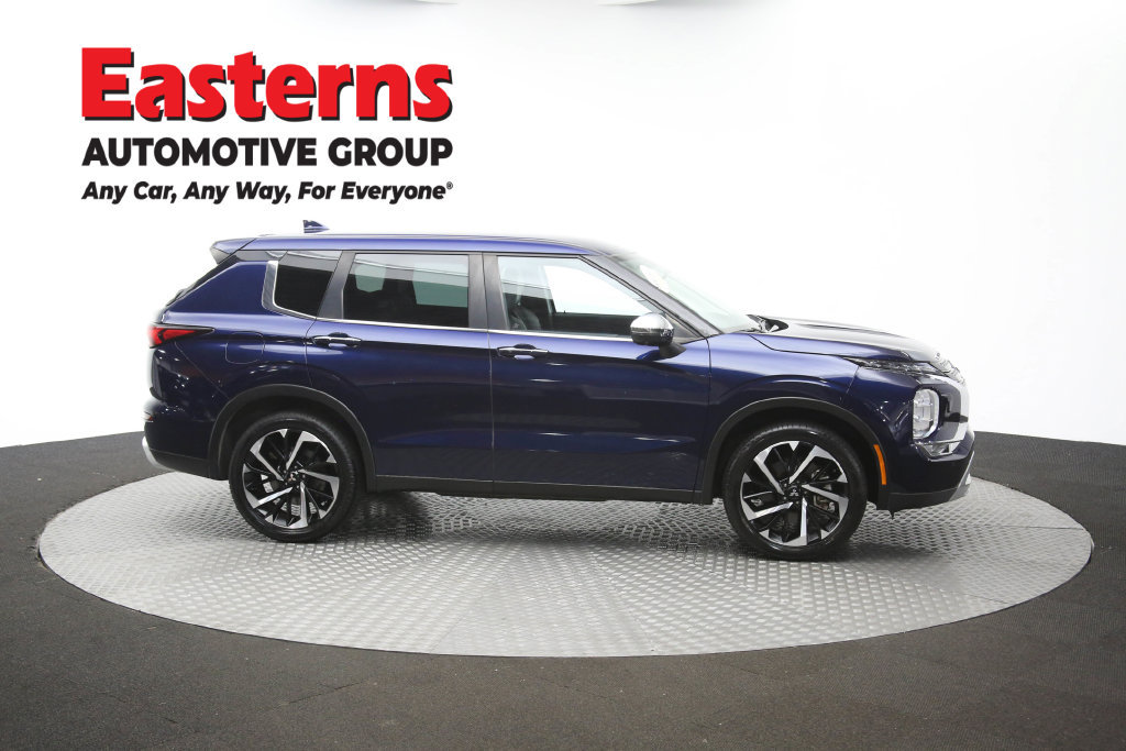 Used 2023 Mitsubishi Outlander SE AWD/4WD image 47