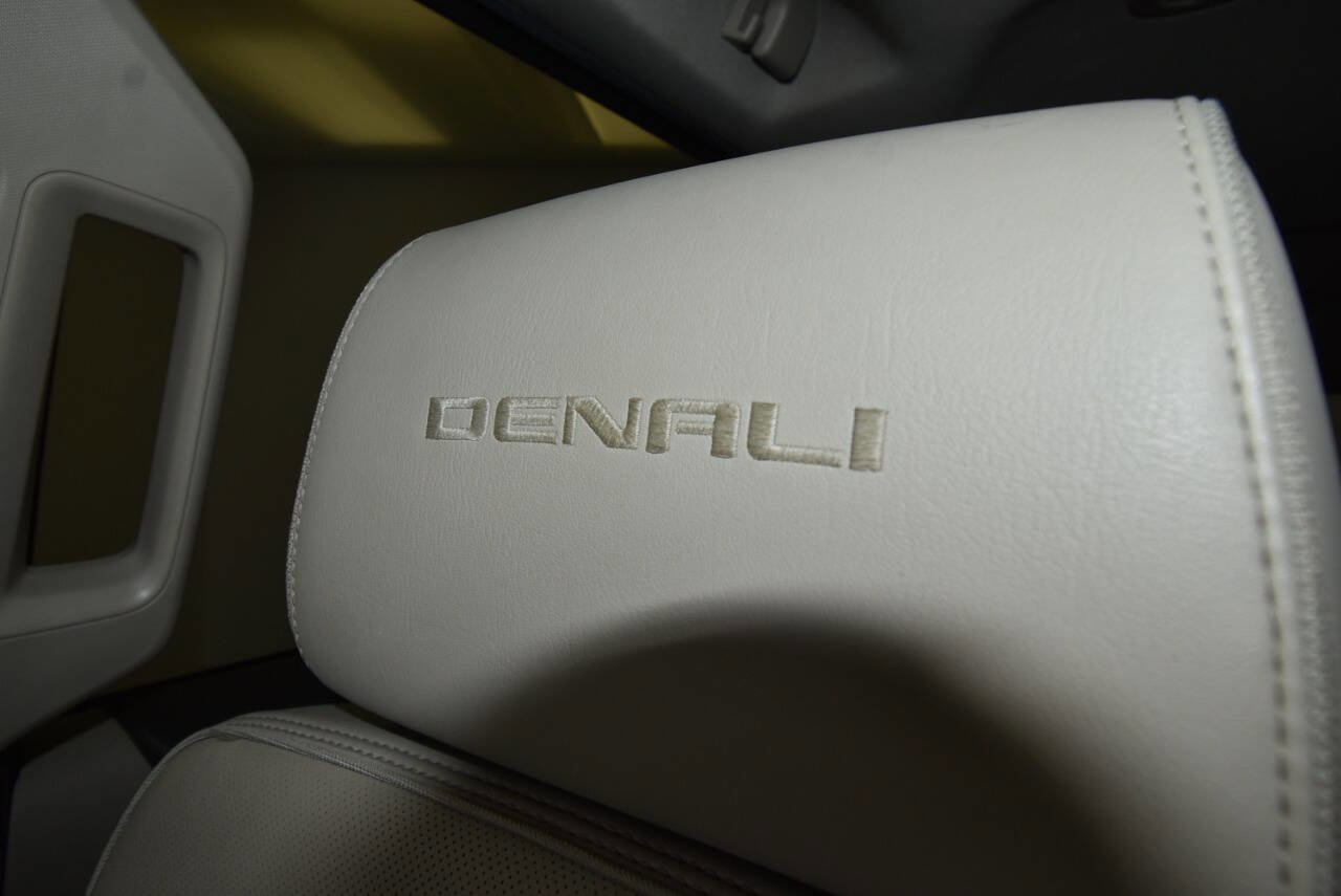 Used 2019 GMC Yukon XL Denali w/ Denali Ultimate Package image 38