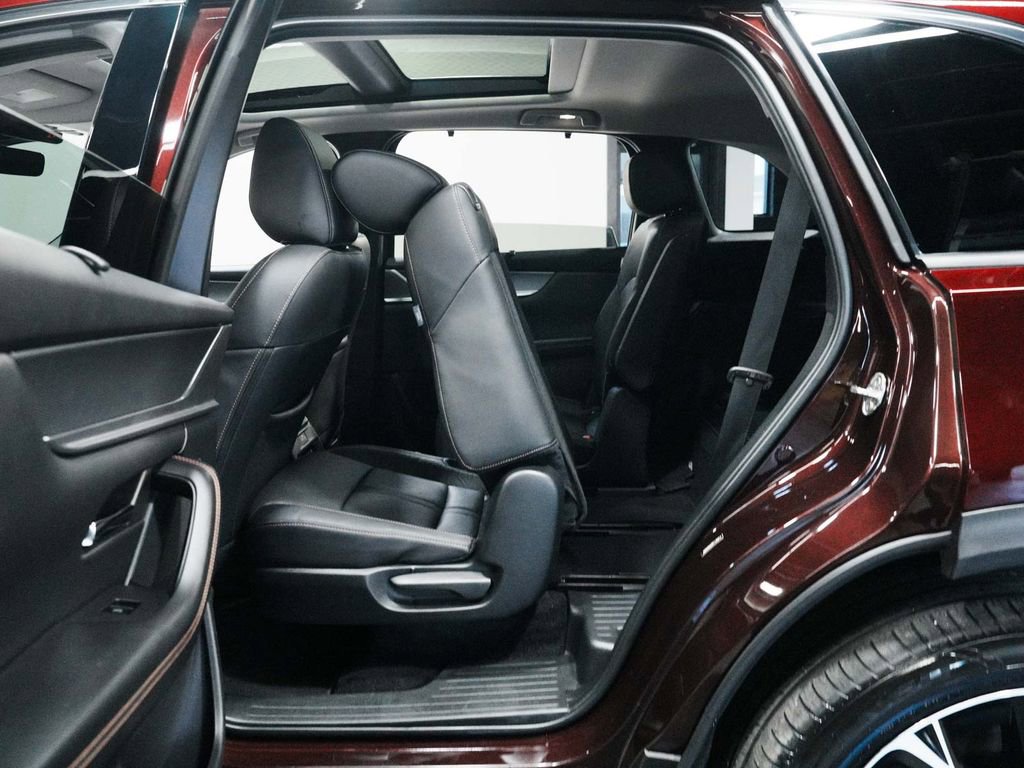 Used 2024 MAZDA CX-90 Plug-In Hybrid w/ Premium Pkg image 33