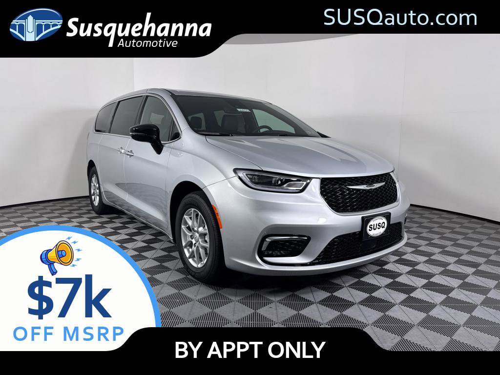 New 2026 Chrysler Pacifica Select