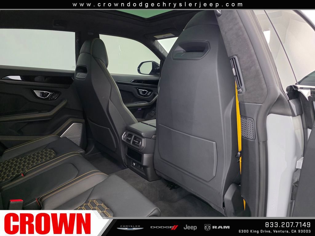 Used 2022 Lamborghini Urus AWD/4WD image 22