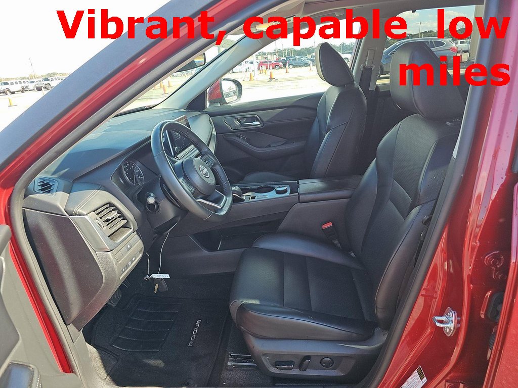 Used 2024 Nissan Rogue SV w/ SV Premium Package image 7