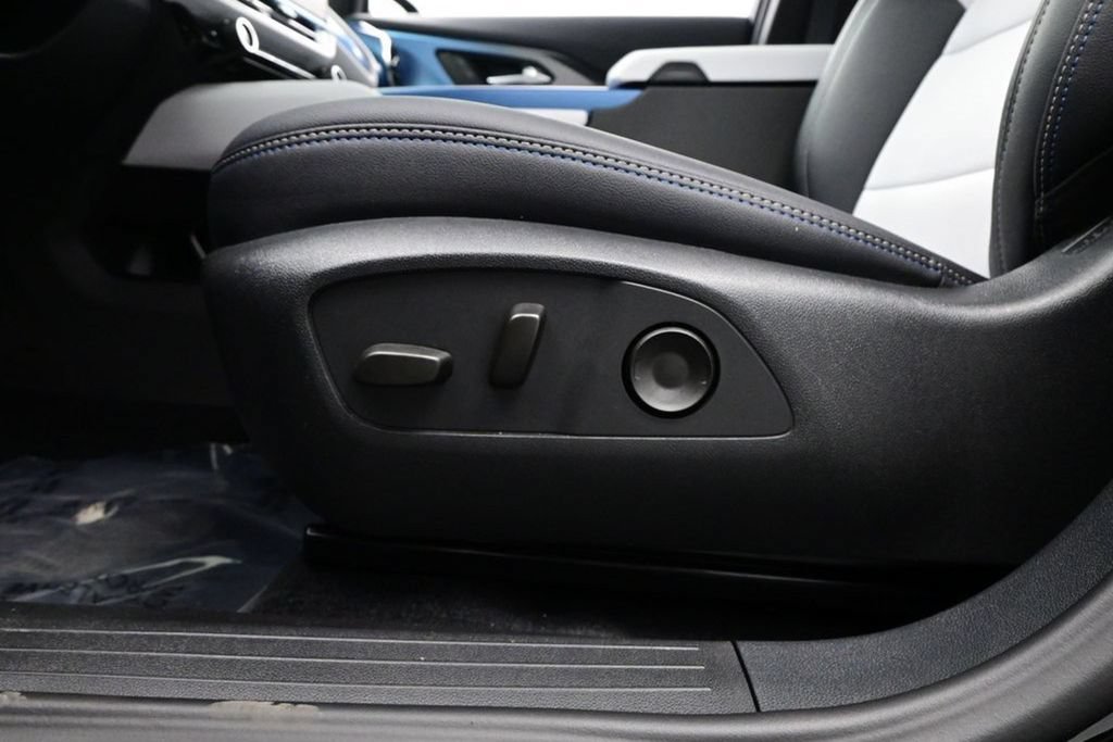 Used 2026 Chevrolet Equinox EV LT FWD image 23