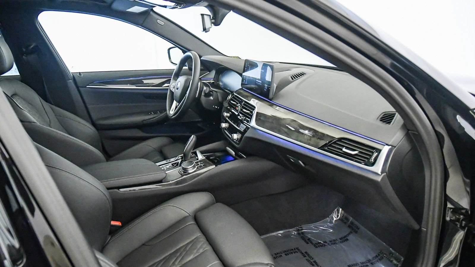 Certified 2023 BMW 530e w/ Premium Package image 17