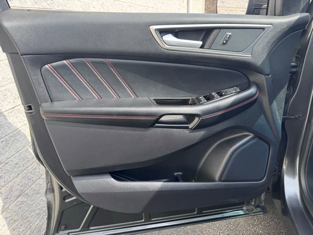 Certified 2020 Ford Edge ST-Line w/ Cold Weather Package AWD/4WD image 24