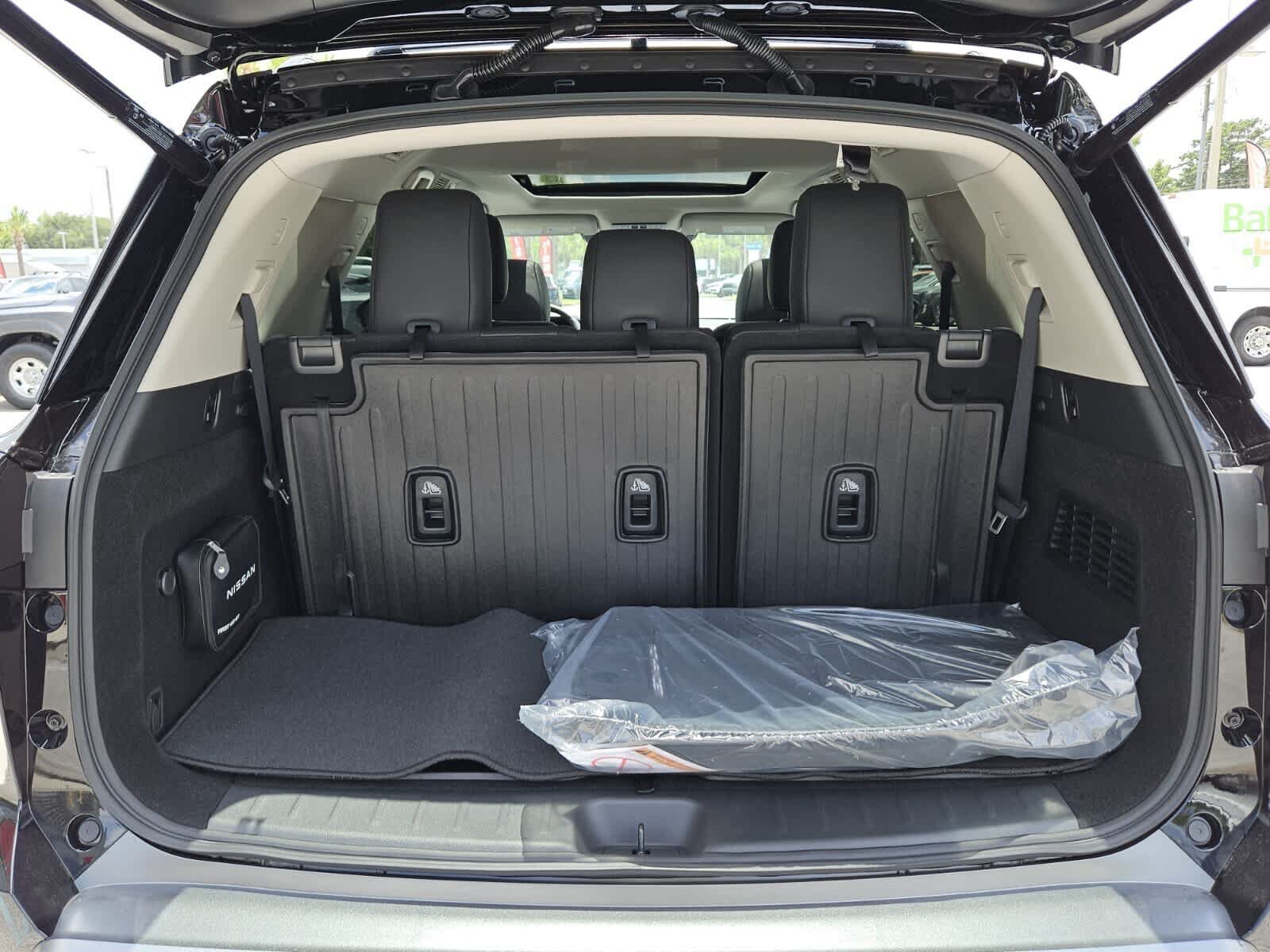 New 2026 Nissan Pathfinder Platinum FWD image 6