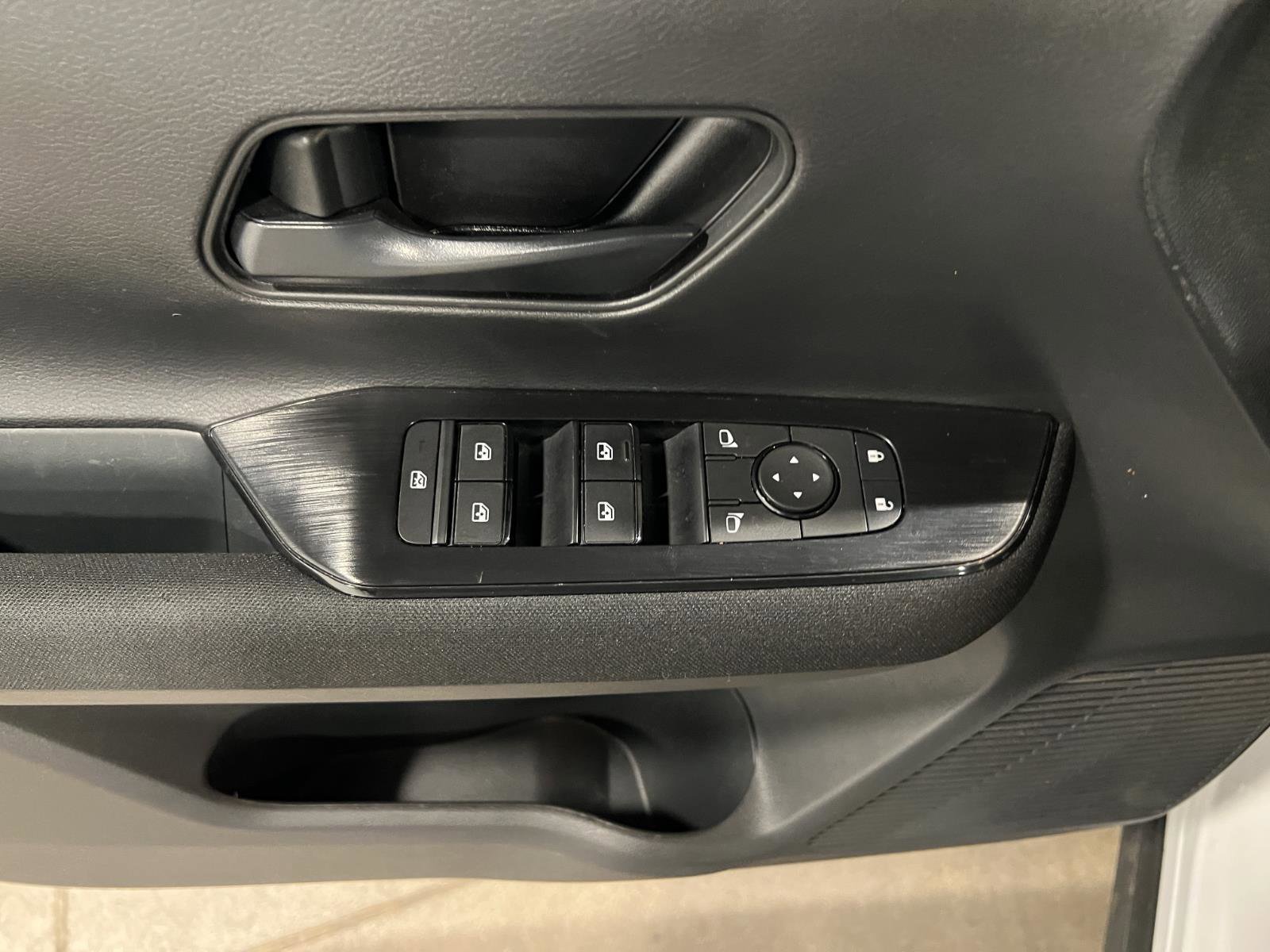 Used 2025 Nissan Kicks S image 21