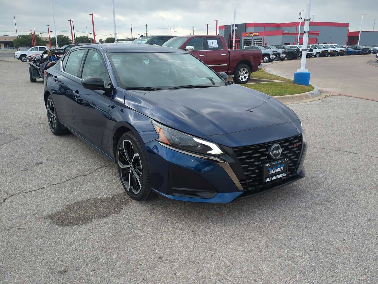 Used 2024 Nissan Altima 2.5 SR image 2