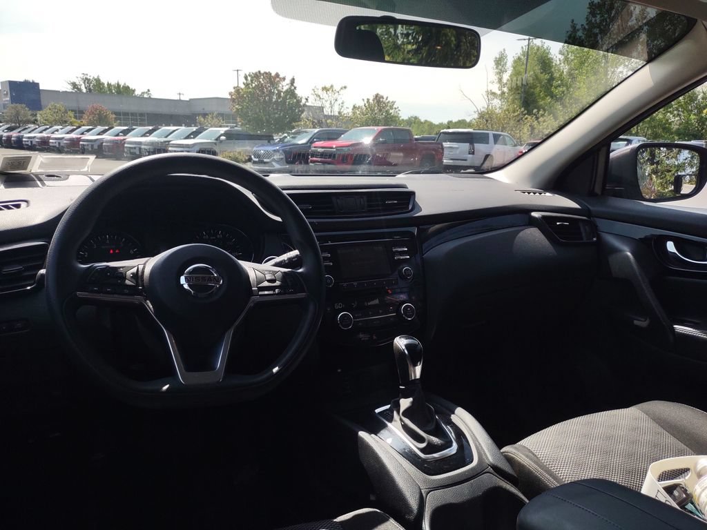 Used 2017 Nissan Rogue Sport SV AWD/4WD image 9