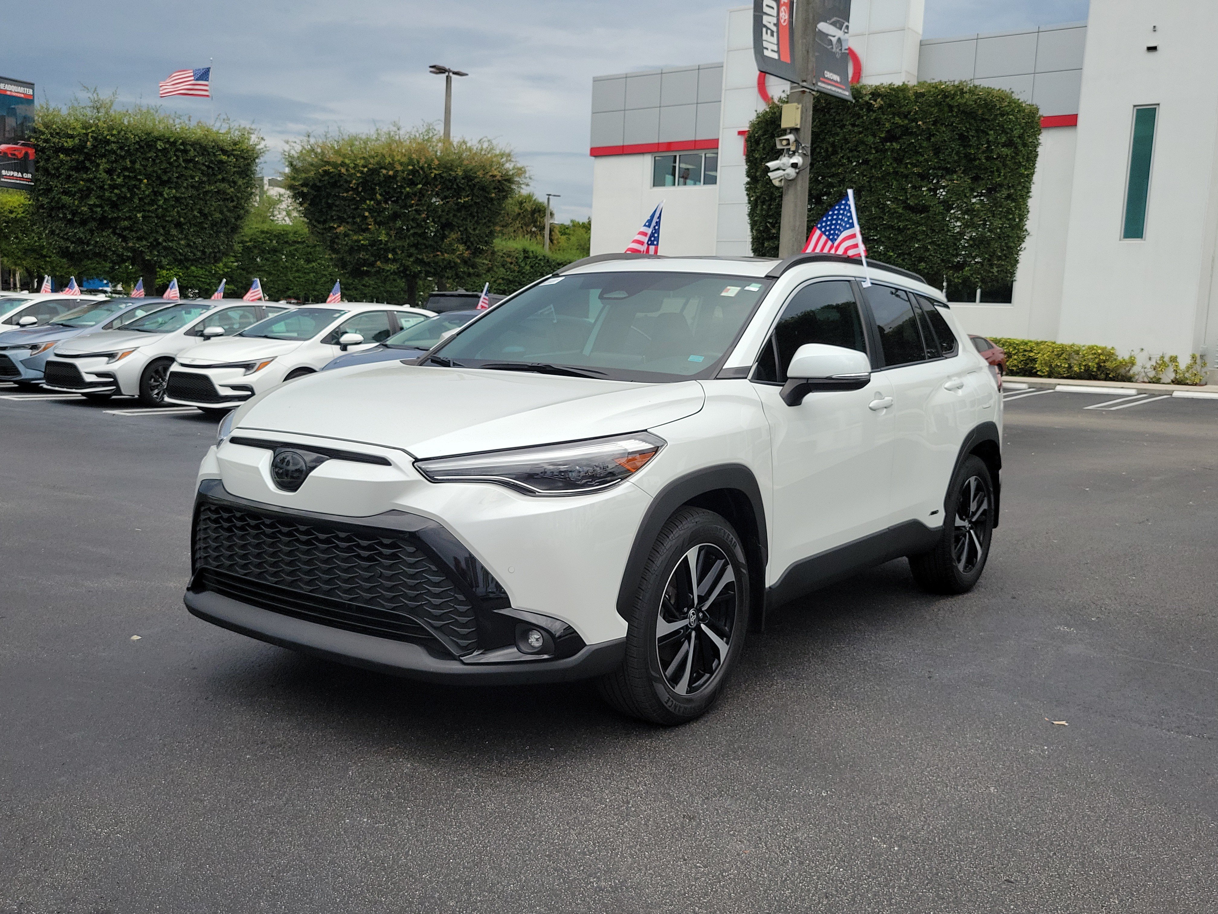 Used 2024 Toyota Corolla Cross AWD Hybrid w/ Convenience Package image 6