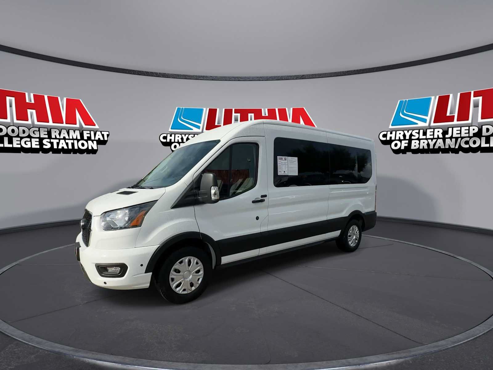 Used 2025 Ford Transit 350 XLT RWD image 4