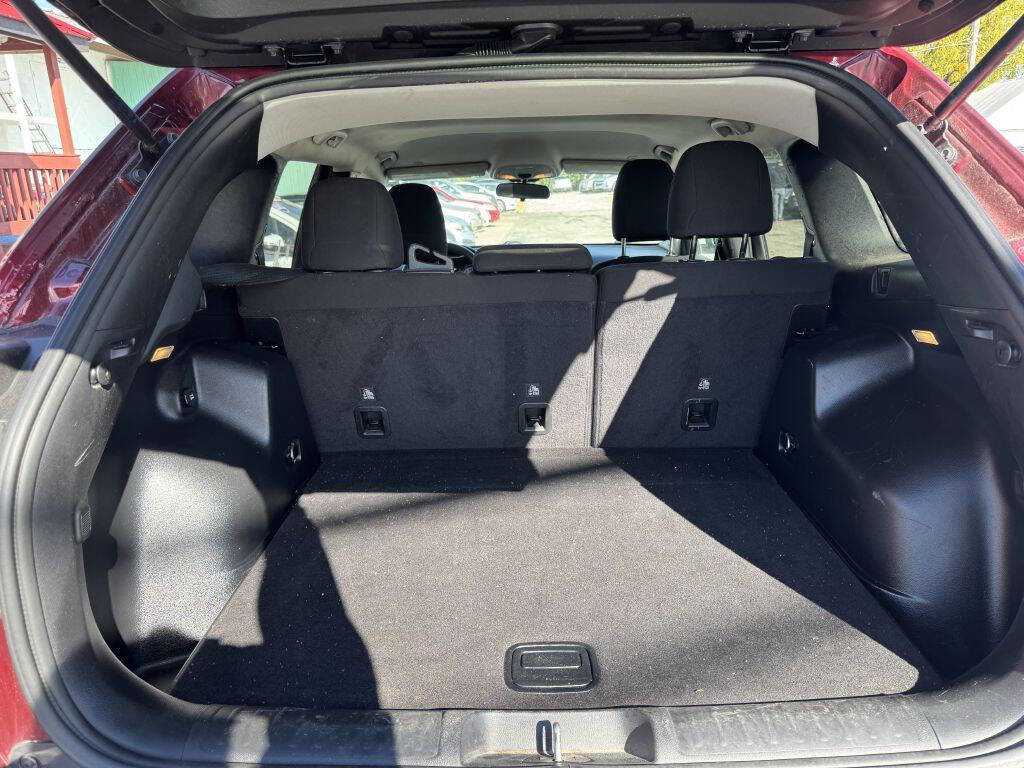 Used 2019 Jeep Cherokee Latitude w/ Popular Appearance Group image 5