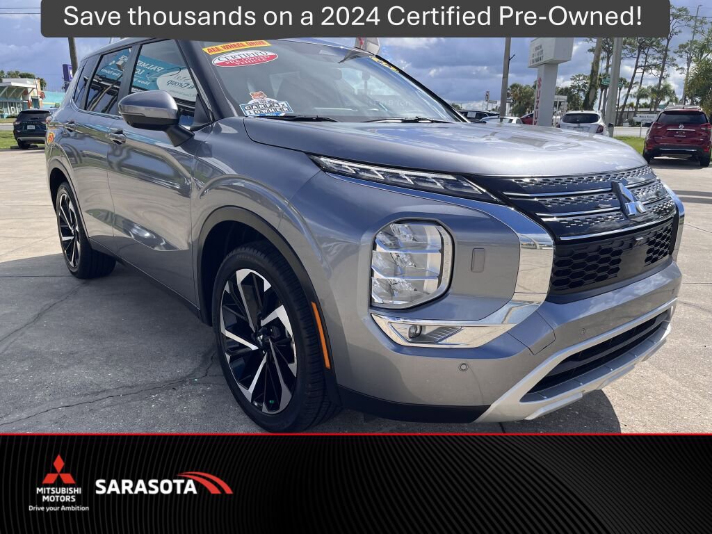 Used 2024 Mitsubishi Outlander SE image 1