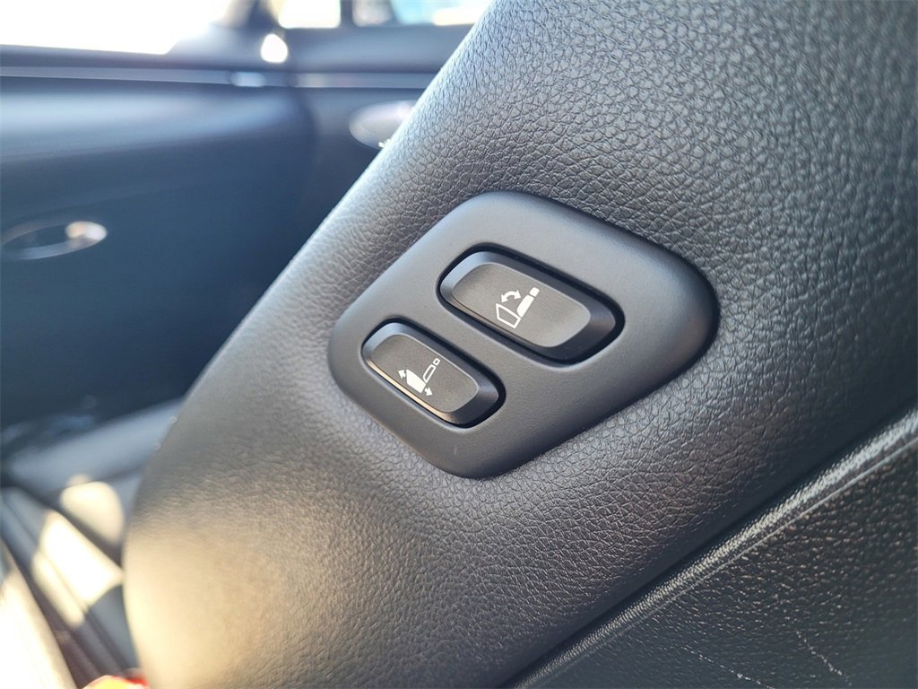 Used 2023 Genesis GV70 2.5T w/ Select Package image 11