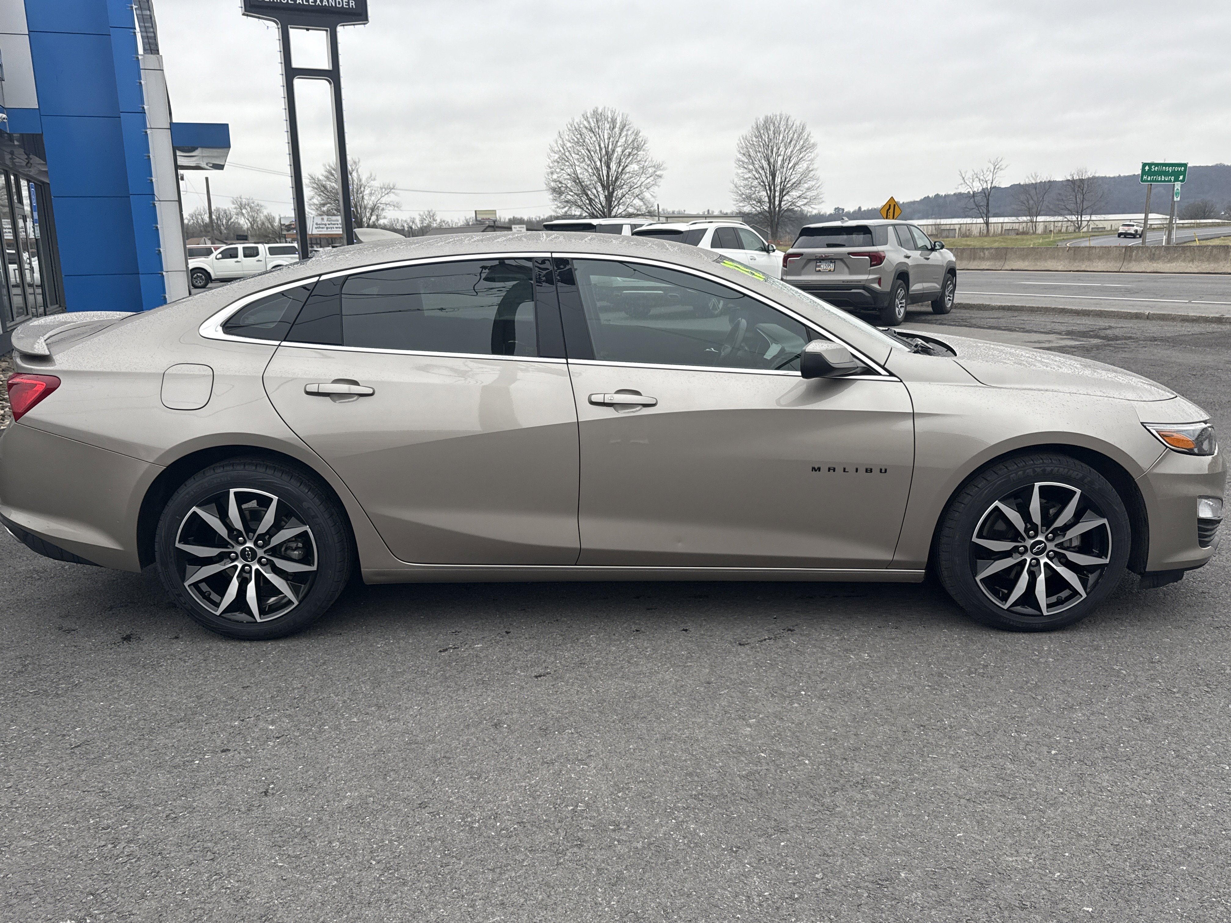 Used 2023 Chevrolet Malibu RS FWD image 2