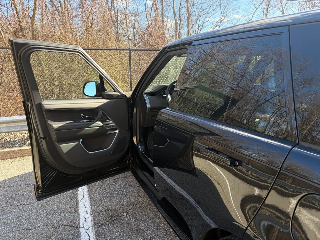 New 2025 Land Rover Range Rover SE image 10