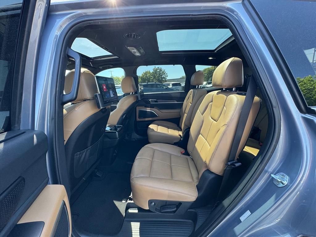 Certified 2022 Kia Telluride SX w/ Towing Package image 12