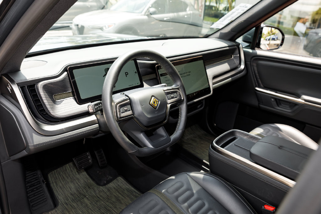 Used 2025 Rivian R1T Adventure Dual AWD/4WD image 10