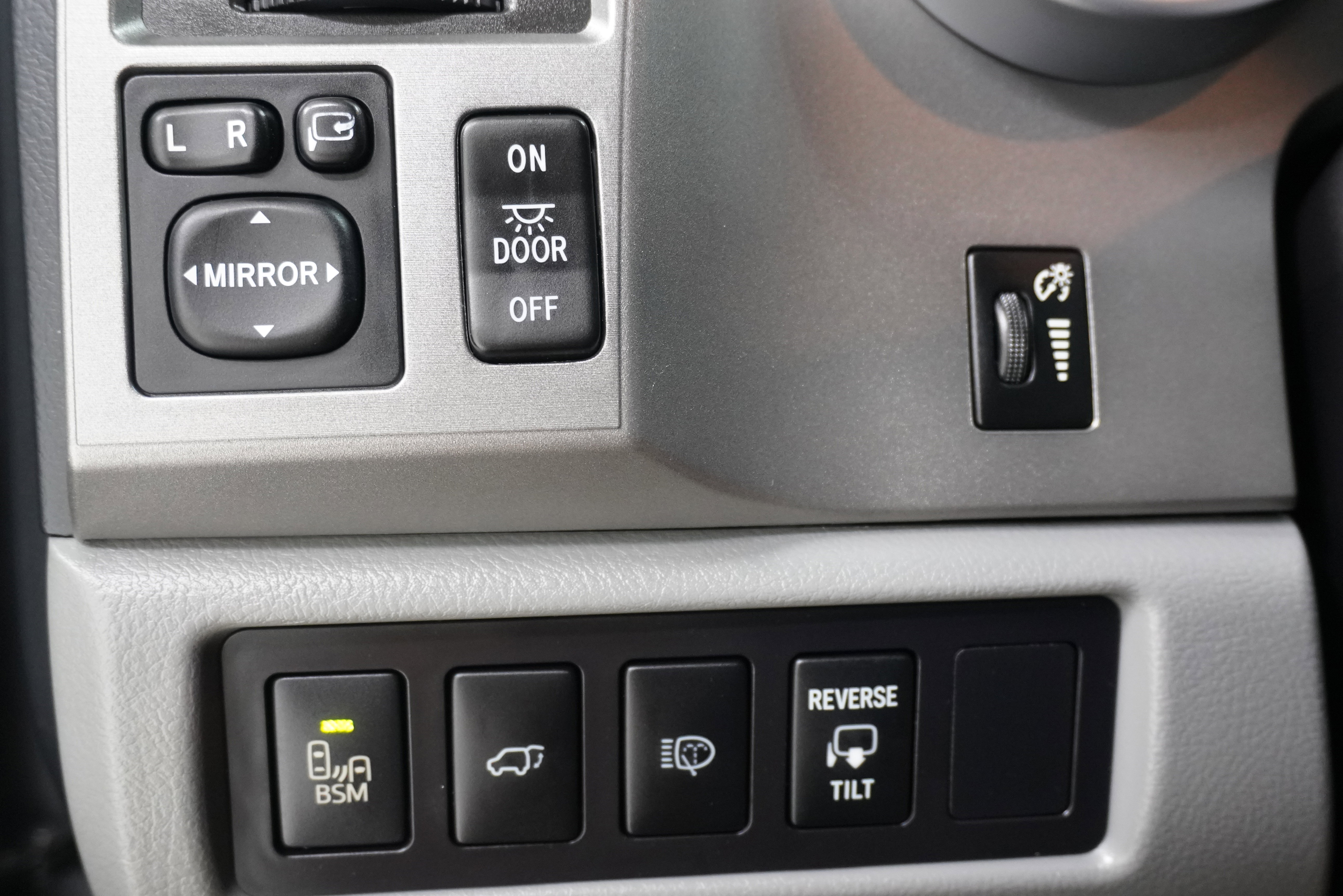 Used 2015 Toyota Sequoia Platinum image 27