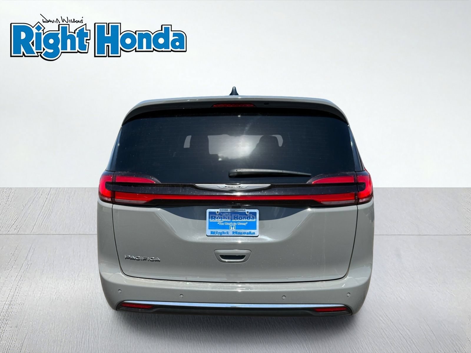 Used 2025 Chrysler Pacifica Select FWD image 7