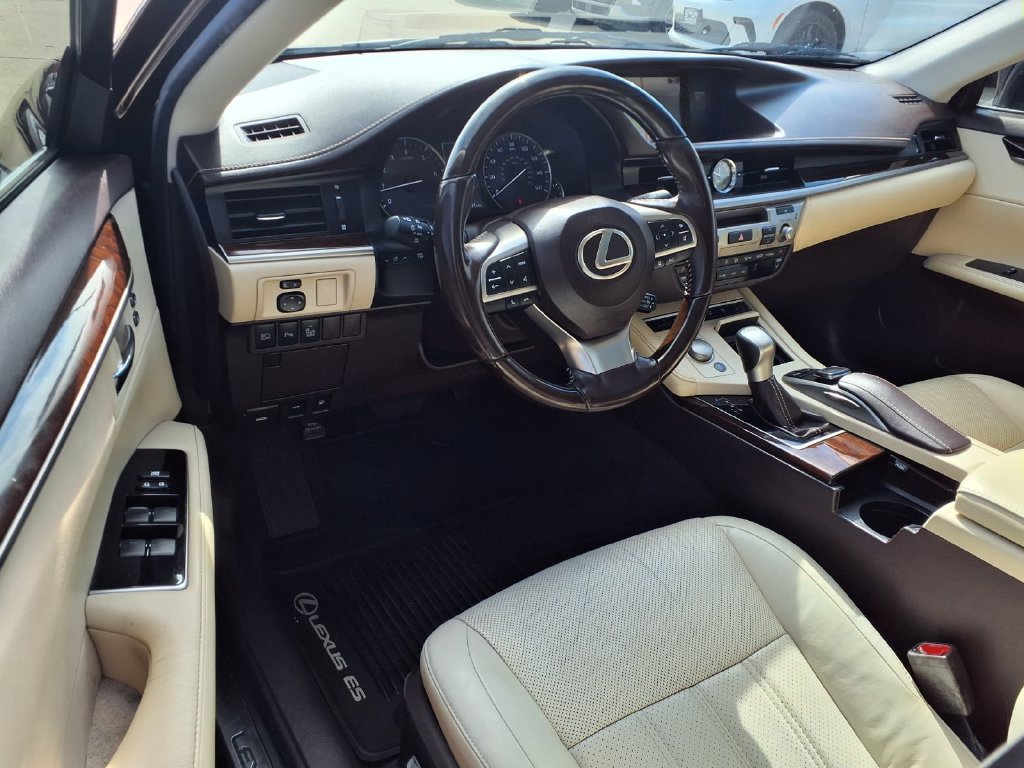 Used 2016 Lexus ES 350 w/ Luxury Package w/Wood Trim FWD image 5
