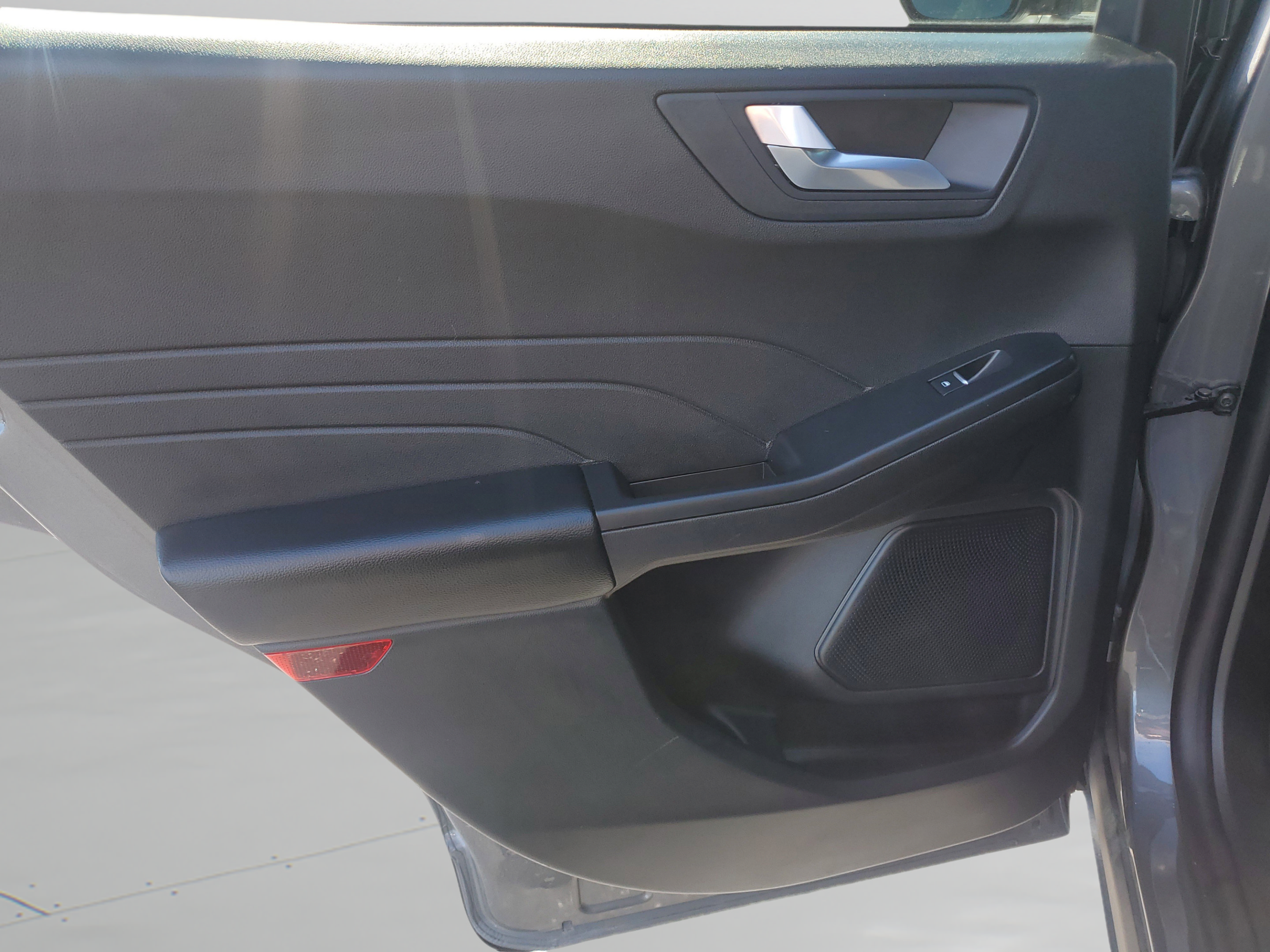 Used 2025 Ford Escape ST-Line FWD image 13