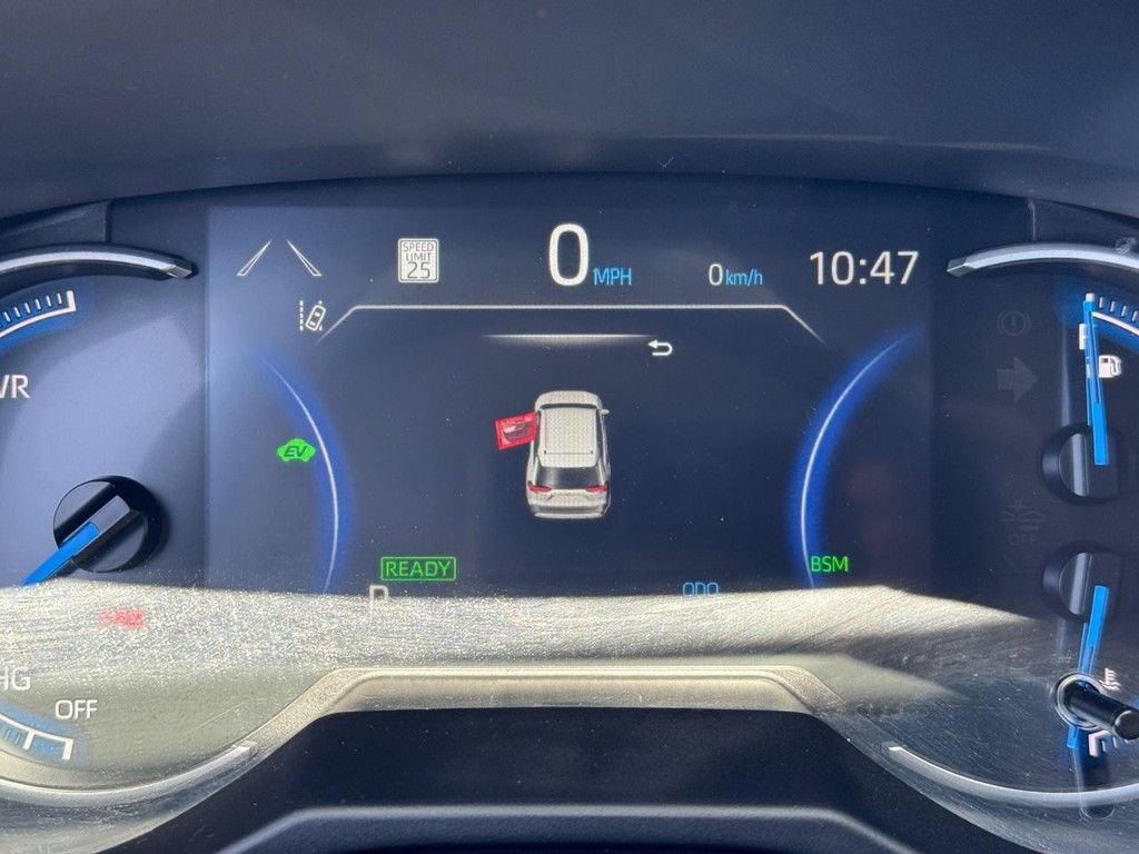 Used 2025 Toyota RAV4 XLE AWD/4WD image 17