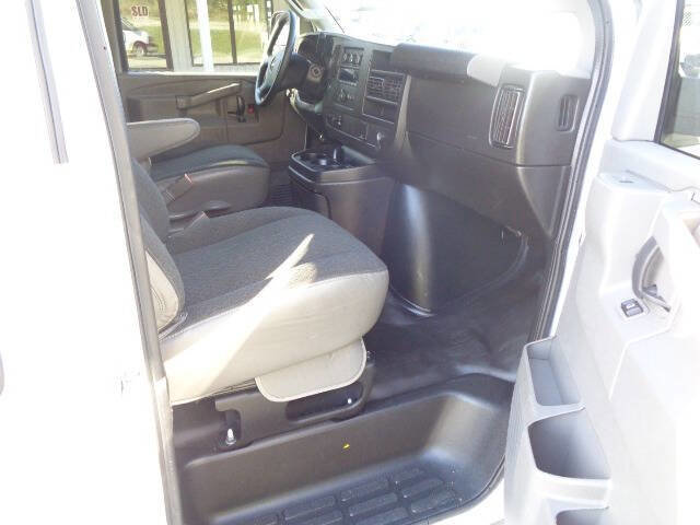 Used 2021 GMC Savana 2500 w/ Driver Convenience Package image 16