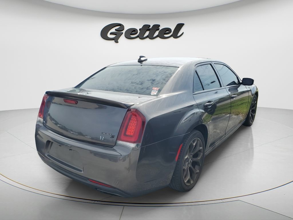 Used 2017 Chrysler 300 S w/ S Model Appearance Package RWD image 3