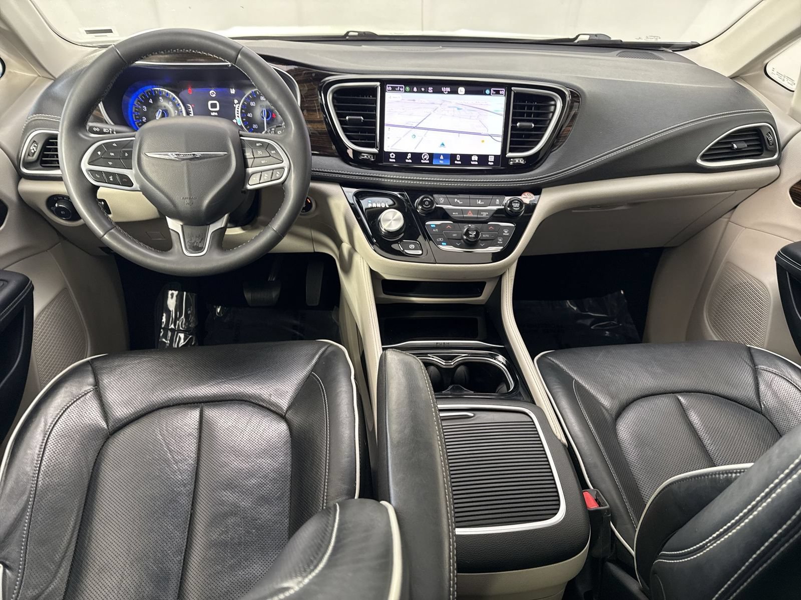 Used 2023 Chrysler Pacifica Limited FWD image 24