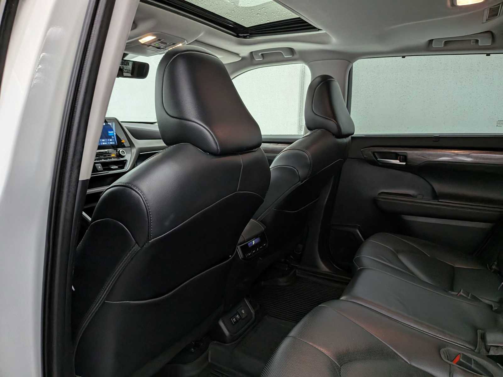 Used 2021 Toyota Highlander Limited image 19