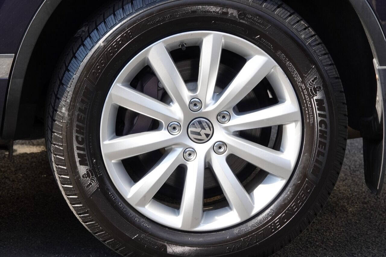 Used 2012 Volkswagen Touareg Sport AWD/4WD image 94