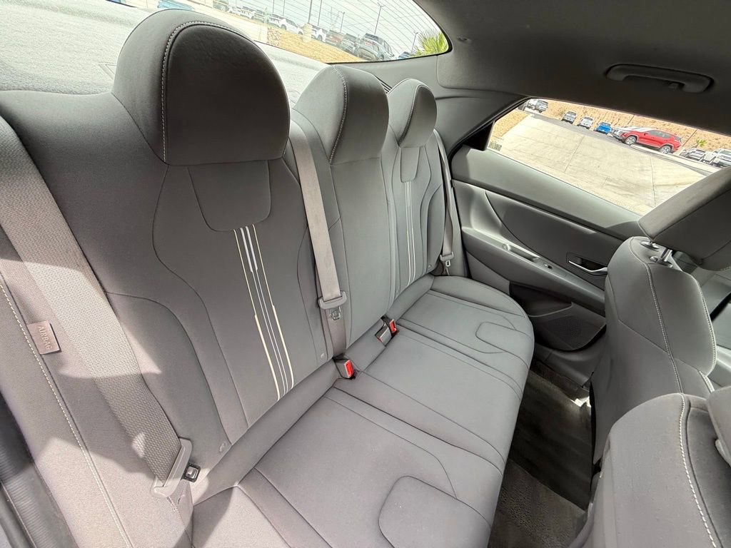 Used 2024 Hyundai Elantra SEL image 16
