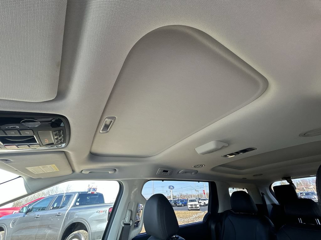 Used 2025 Kia Carnival SX Prestige FWD image 28