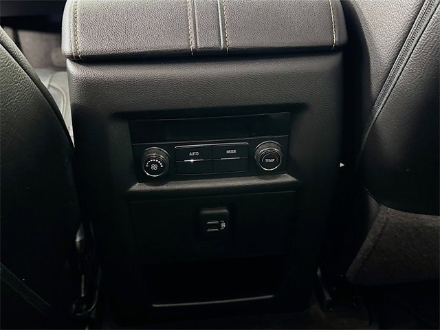 Used 2020 Chevrolet Traverse LT image 25