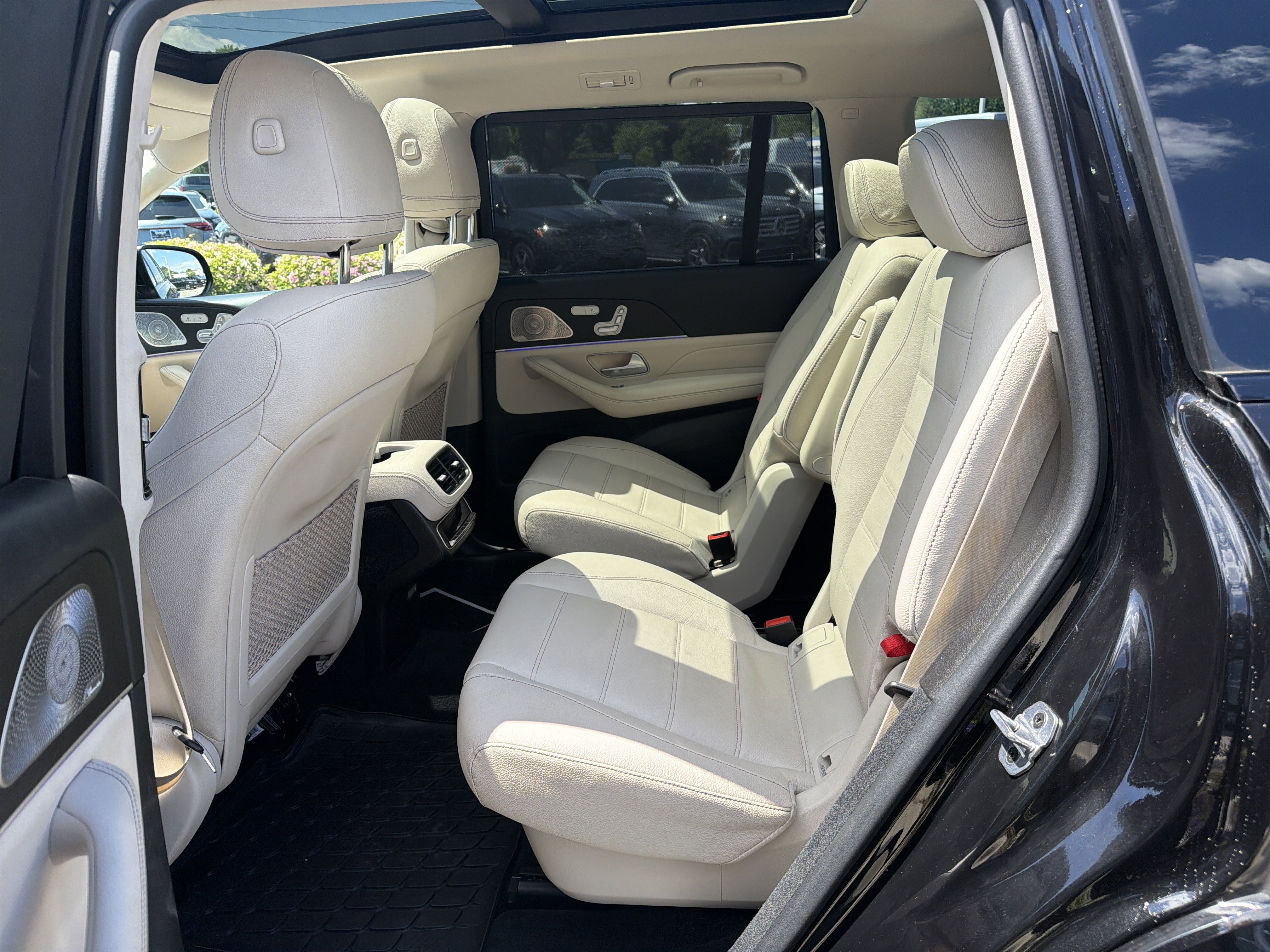 Used 2023 Mercedes-Benz GLS 450 4MATIC image 32