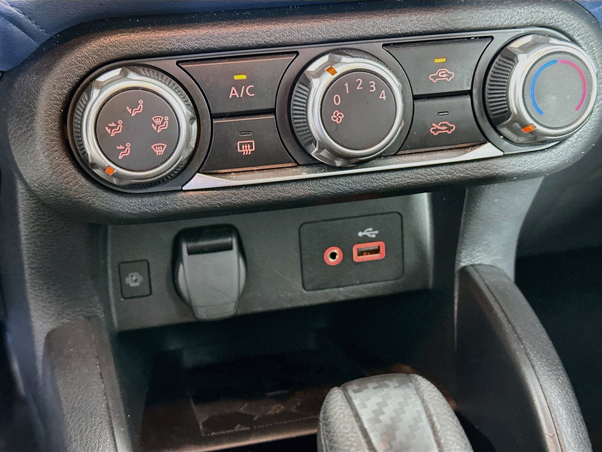 Used 2025 Nissan Versa SV FWD image 23