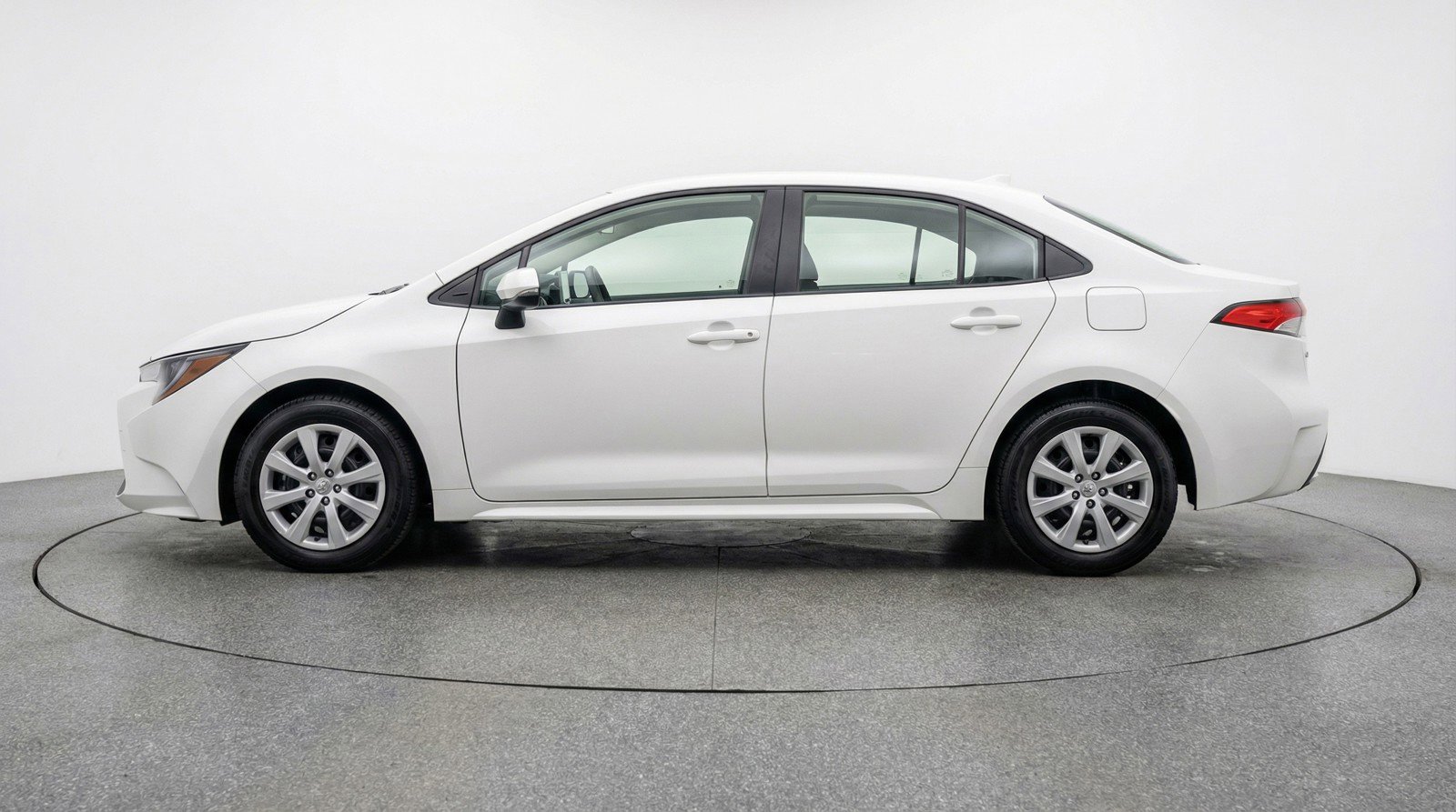Used 2025 Toyota Corolla LE image 5