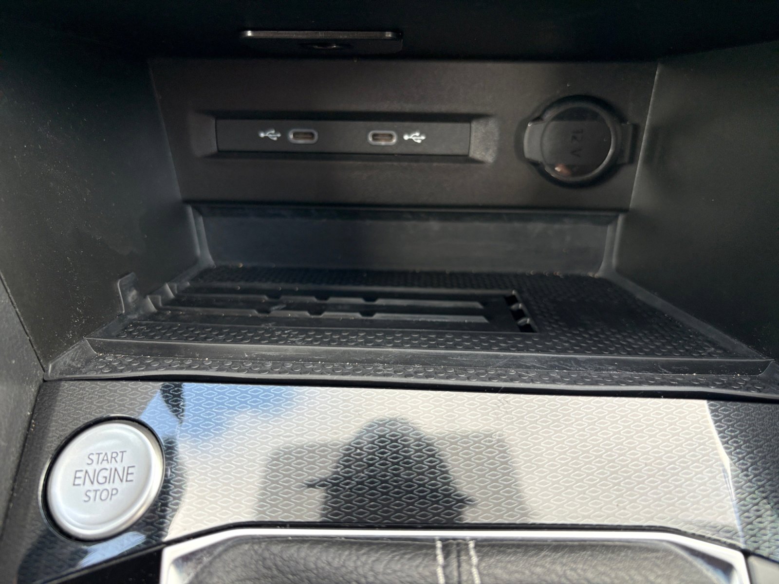 Certified 2025 Volkswagen Taos SE FWD image 18