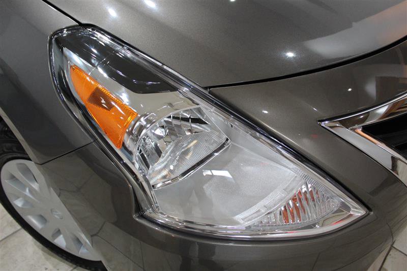 Used 2015 Nissan Versa SV FWD image 10