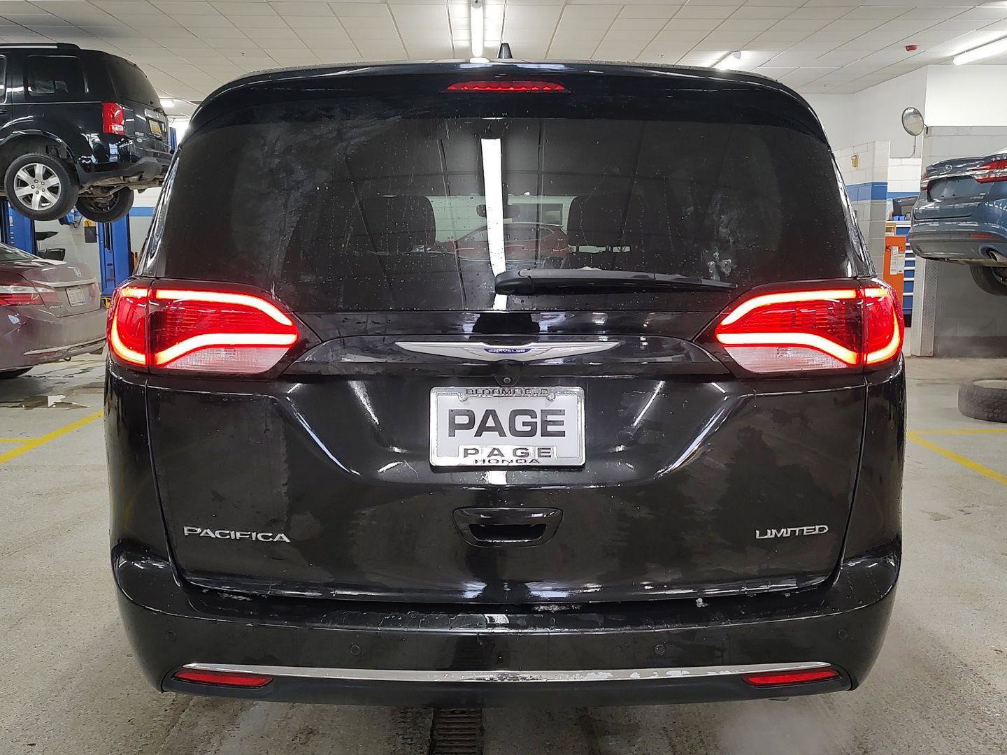 Used 2019 Chrysler Pacifica Limited image 32