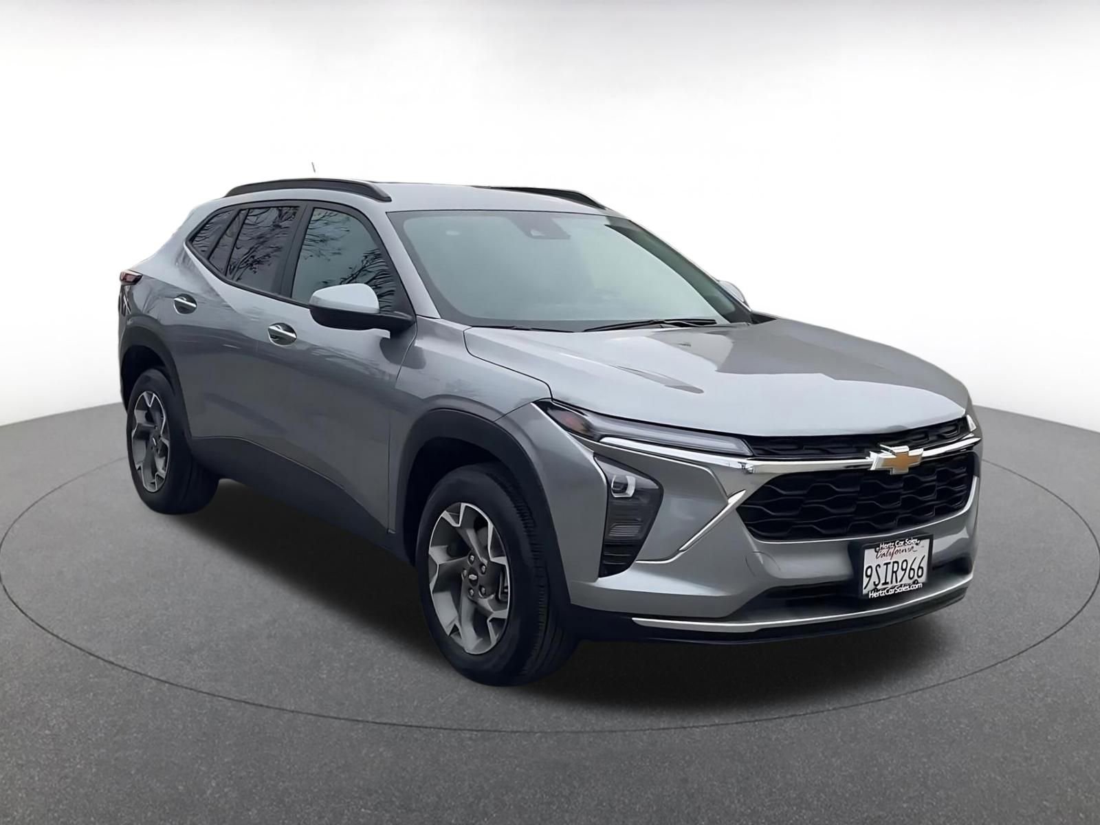 Used 2025 Chevrolet Trax LT image 3