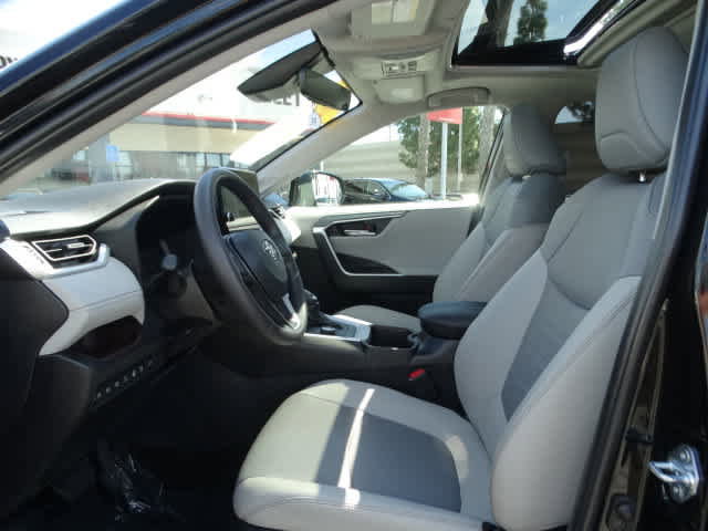 Used 2025 Toyota RAV4 Limited w/ Advanced Technology Package image 18