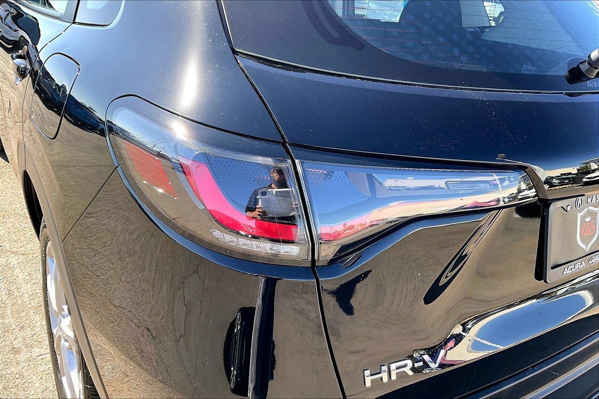 Used 2025 Honda HR-V LX image 15