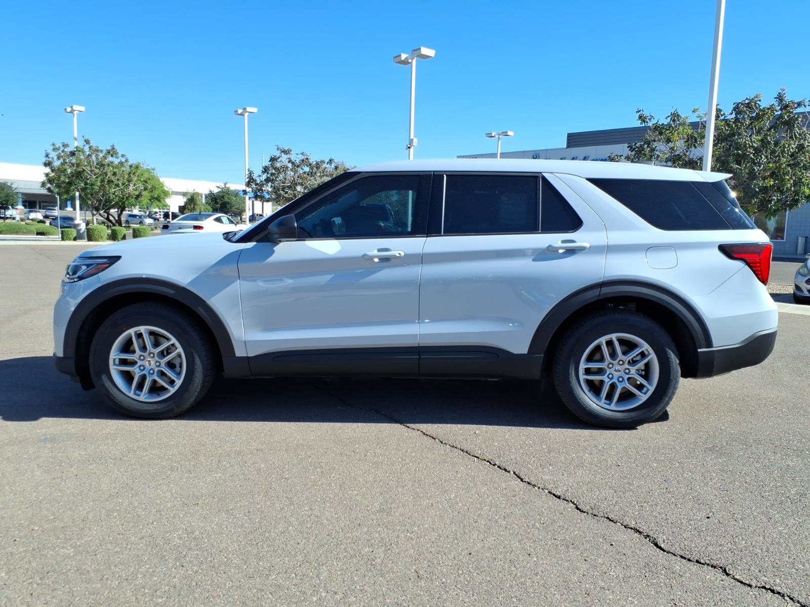 New 2026 Ford Explorer Active RWD image 2