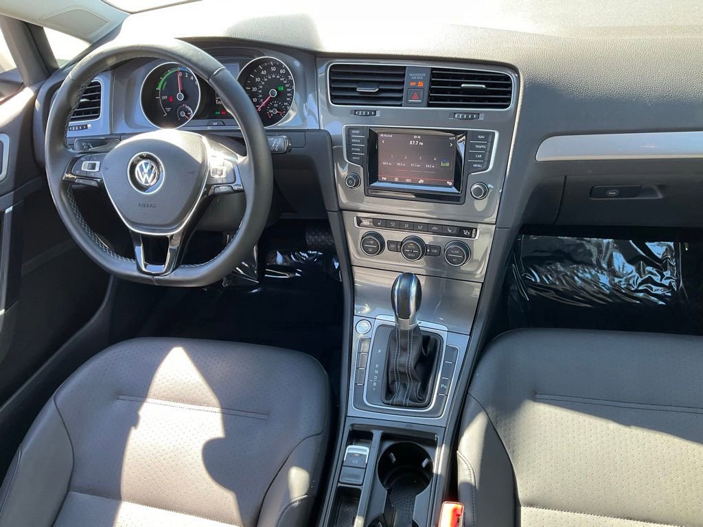 Used 2015 Volkswagen e-Golf SEL Premium image 52