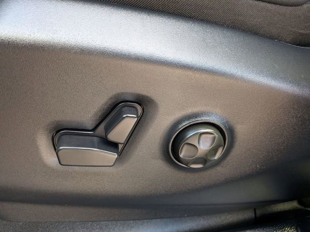 Used 2025 Chrysler Pacifica Select image 10