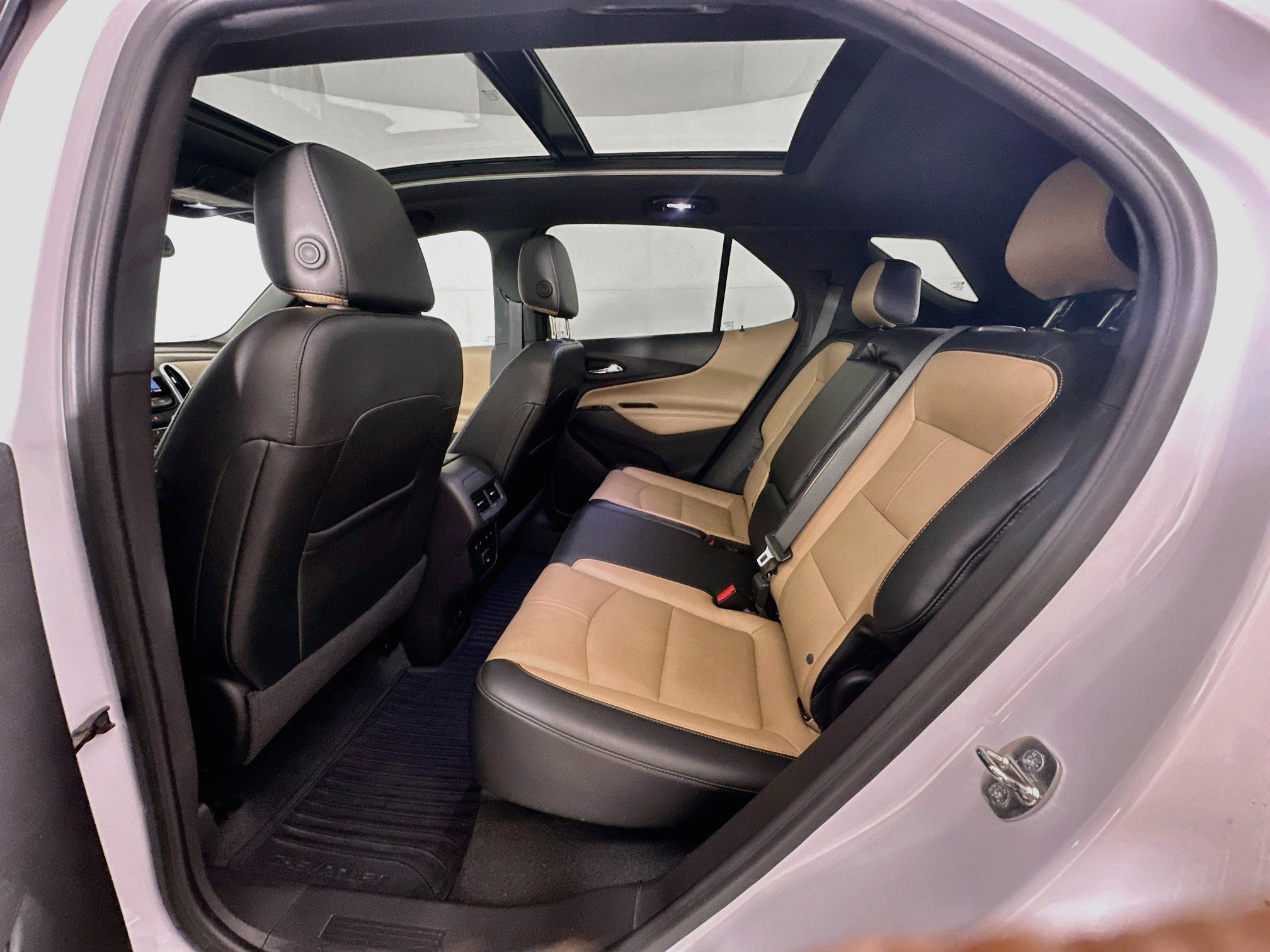 Used 2024 Chevrolet Equinox Premier FWD image 29