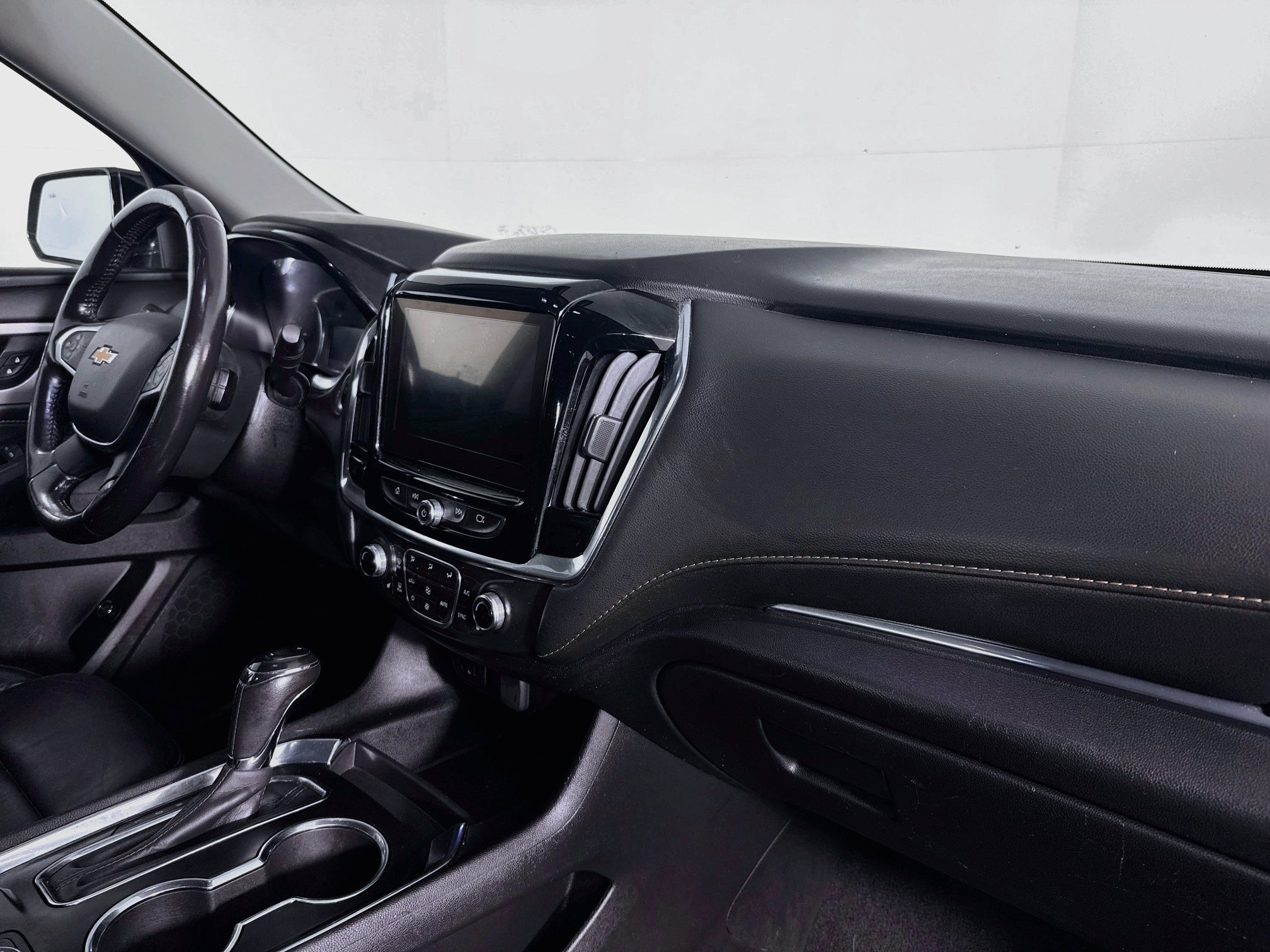 Used 2020 Chevrolet Traverse LT FWD image 28