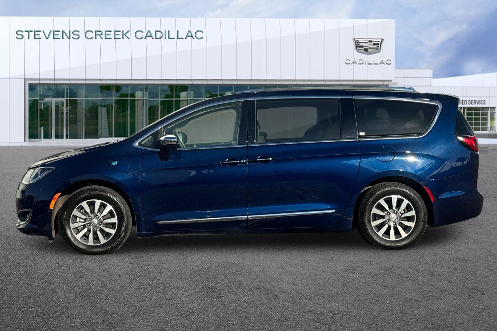 Used 2020 Chrysler Pacifica Limited w/ Advanced Safetytec Group FWD image 6